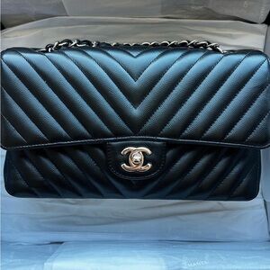 Chanel Chevron Classic Flap Medium Black Caviar